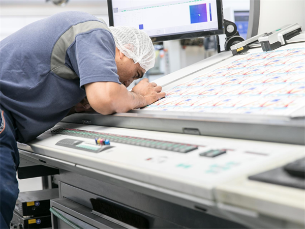 Notre équipe est prête à réaliser le meilleur emballage pour vous. 